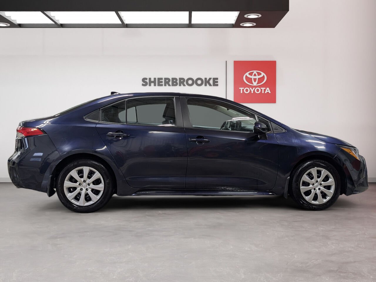 Toyota Corolla LE/SIÈGES CHAUFFANTS/CAMÉRA DE RECUL/BLUETOOTH/AC/ 2023 Bleu heliographique Sherbrooke - photo #4