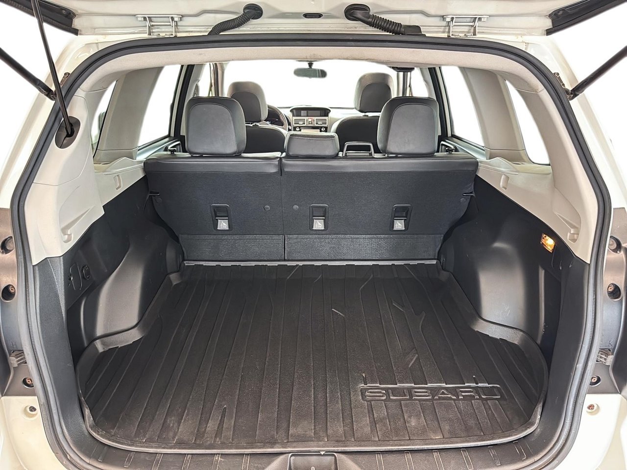 Subaru Forester 2017 Blanc Baie-Comeau - photo #6