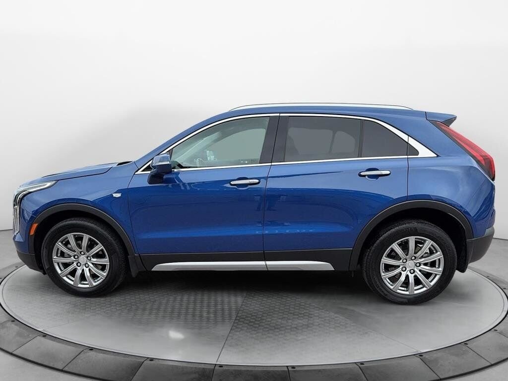 2021 Cadillac XT4 VIN 1GYFZDR44MF006930 Grey Chicoutimi - photo #4