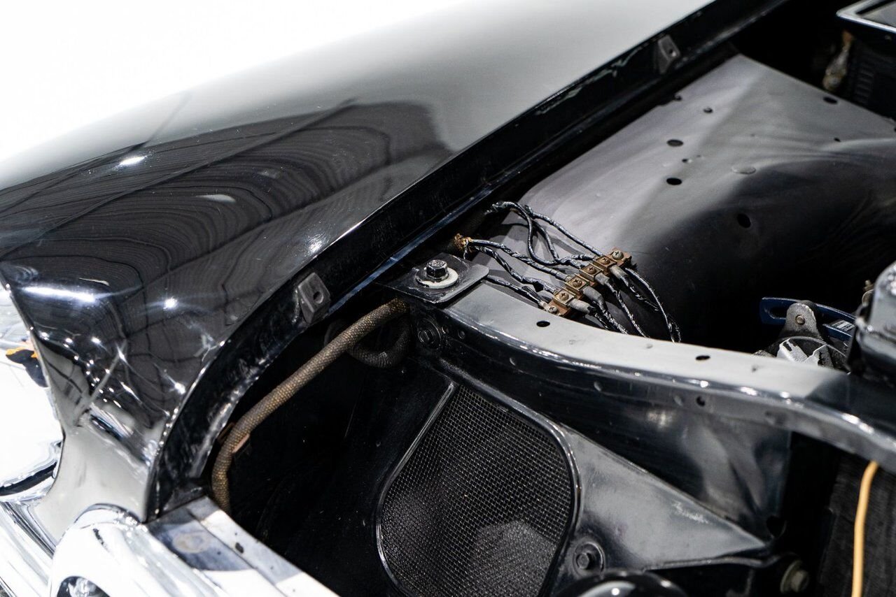 Cadillac Fleetwood Unrestored factory black paint **PRICE IN USD** 1951 Noir Montréal - photo #49
