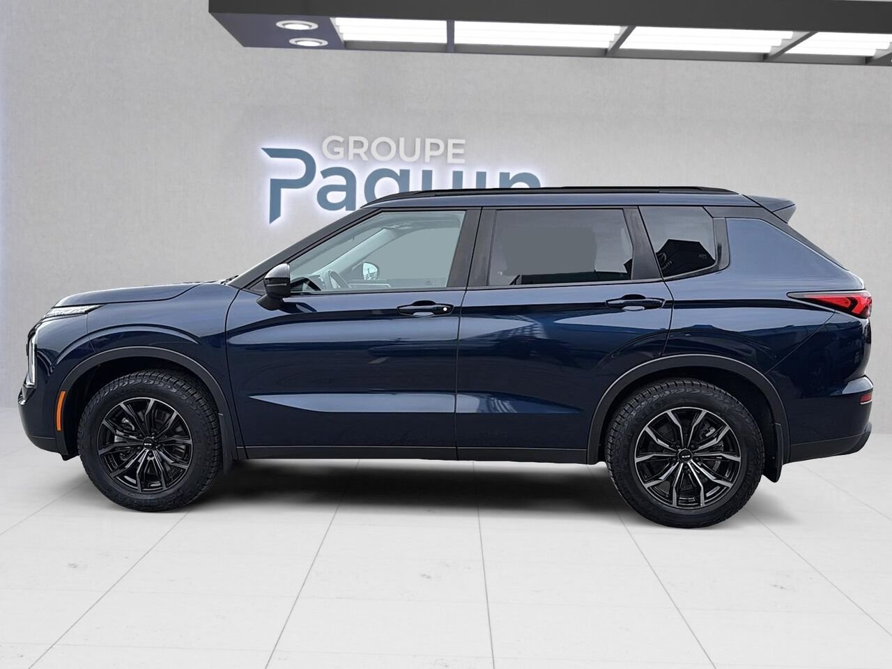 Mitsubishi Outlander 2024 Bleu Rouyn-Noranda - photo #4