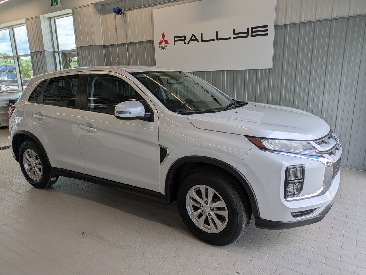 2024 Mitsubishi RVR White Gatineau - photo #0