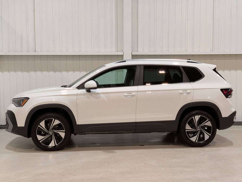 2026 Volkswagen Taos Comfortline 4MOTION White Val-David - photo #4