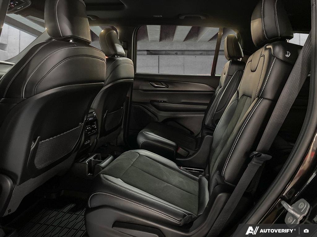 2025 Jeep Grand Cherokee L 2601863A | Altitude Black Edmonton - photo #21