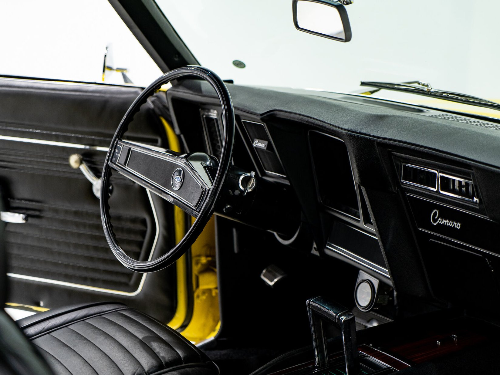 1969 Chevrolet Camaro SS **PRIX EN USD** With factory A/C Yellow Montreal - photo #12