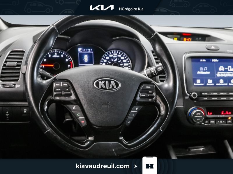 2017 Kia Forte Red Blainville - photo #12