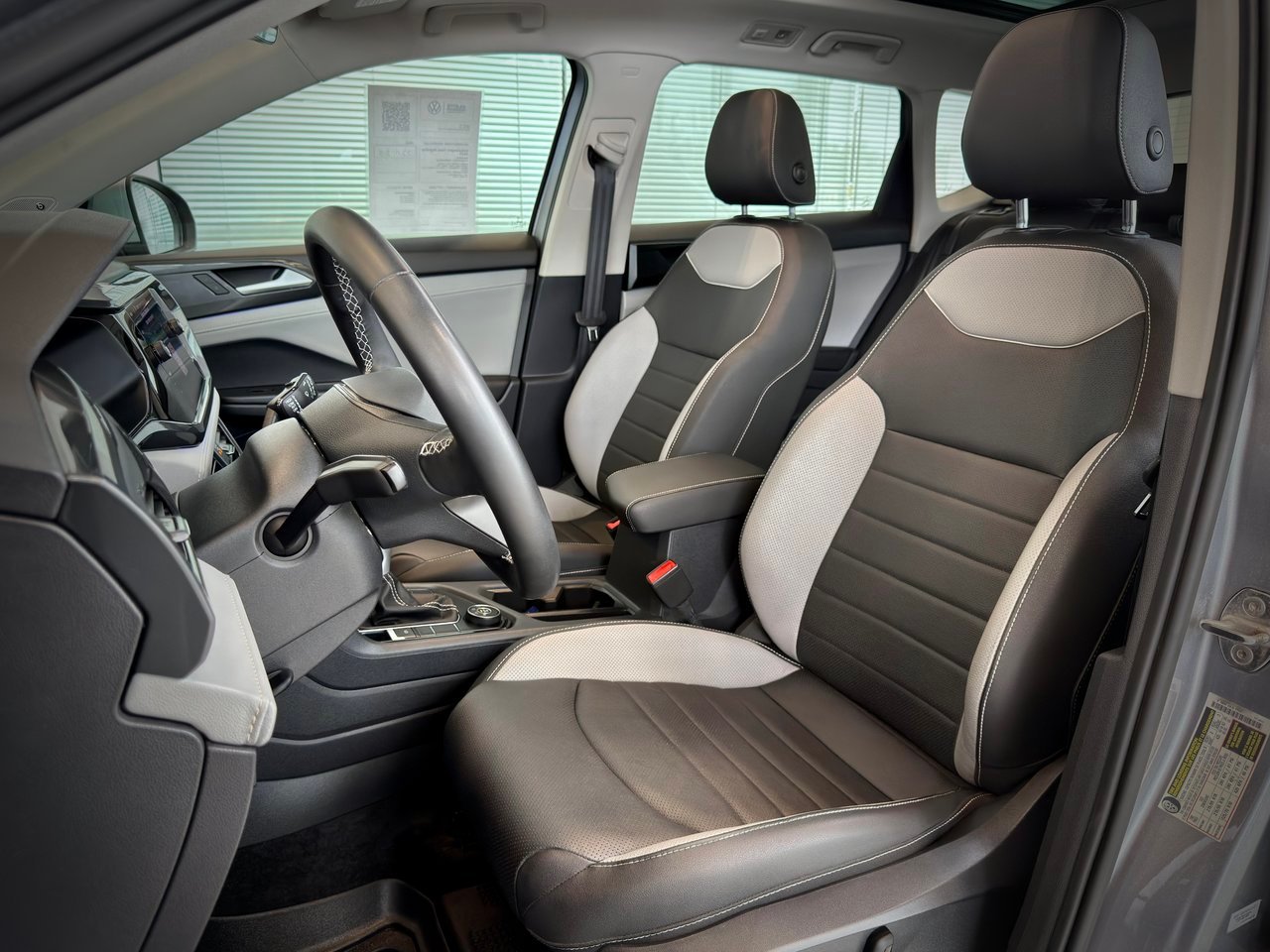 2023 Volkswagen Taos Silver Notre-Dame-des-Prairies - photo #14