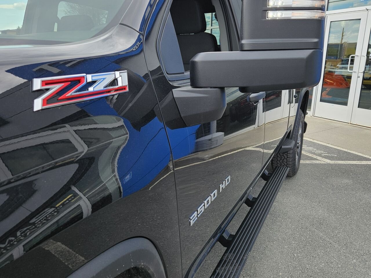Chevrolet Silverado 2500HD Custom cabine multiplace 4RM 159 po 2026 NOIR Thetford Mines - photo #7