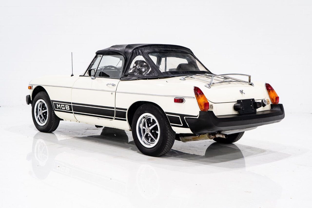 1979 MG B Beautifully presented from former complete restoration White Montreal - photo #66