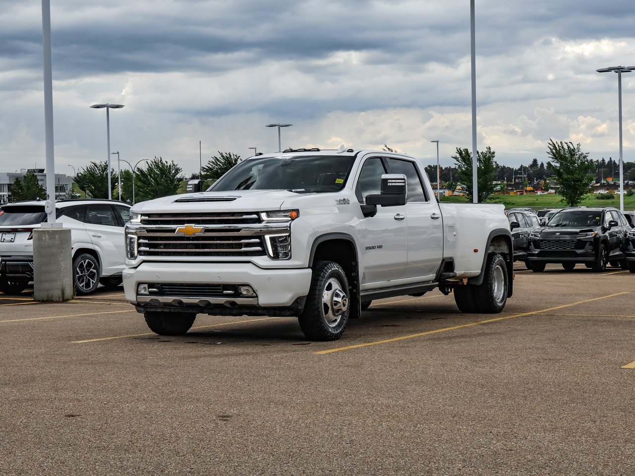 2021 Chevrolet Silverado 3500HD 4WD Crew Cab 172 High Country White Sherwood Park - photo #3