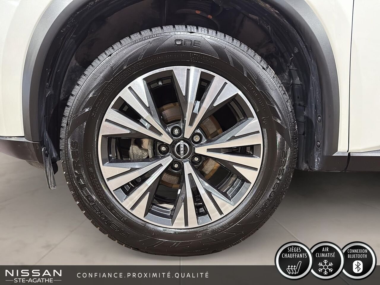 Nissan Rogue SV TI avec ensemble toit ouvrant 2023 Blanc Saint-Jérôme - photo #6