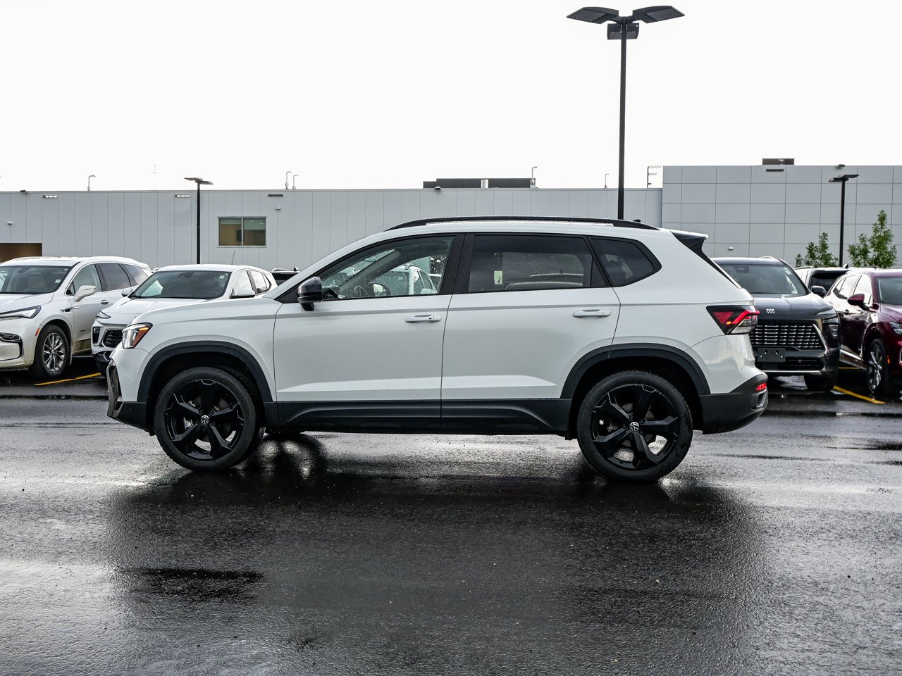 2026 Volkswagen Taos Comfortline Black Edition 4MOTION White Sherwood Park - photo #9