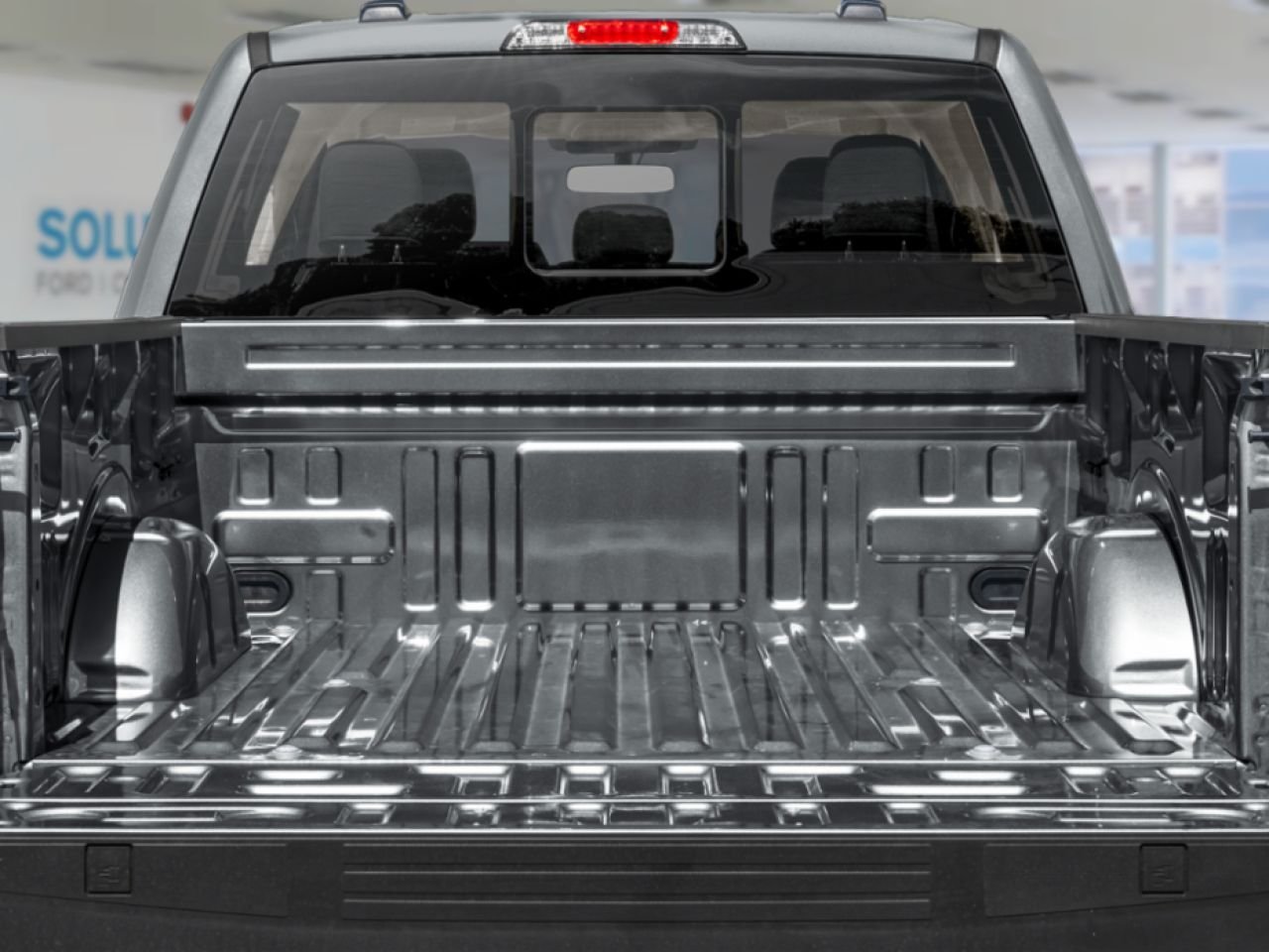 Ford F-150 XLT CABINE SUPERCREW 4RM CAISSE DE 5,5 PI 2025 Noir agate métallisé Châteauguay - photo #12