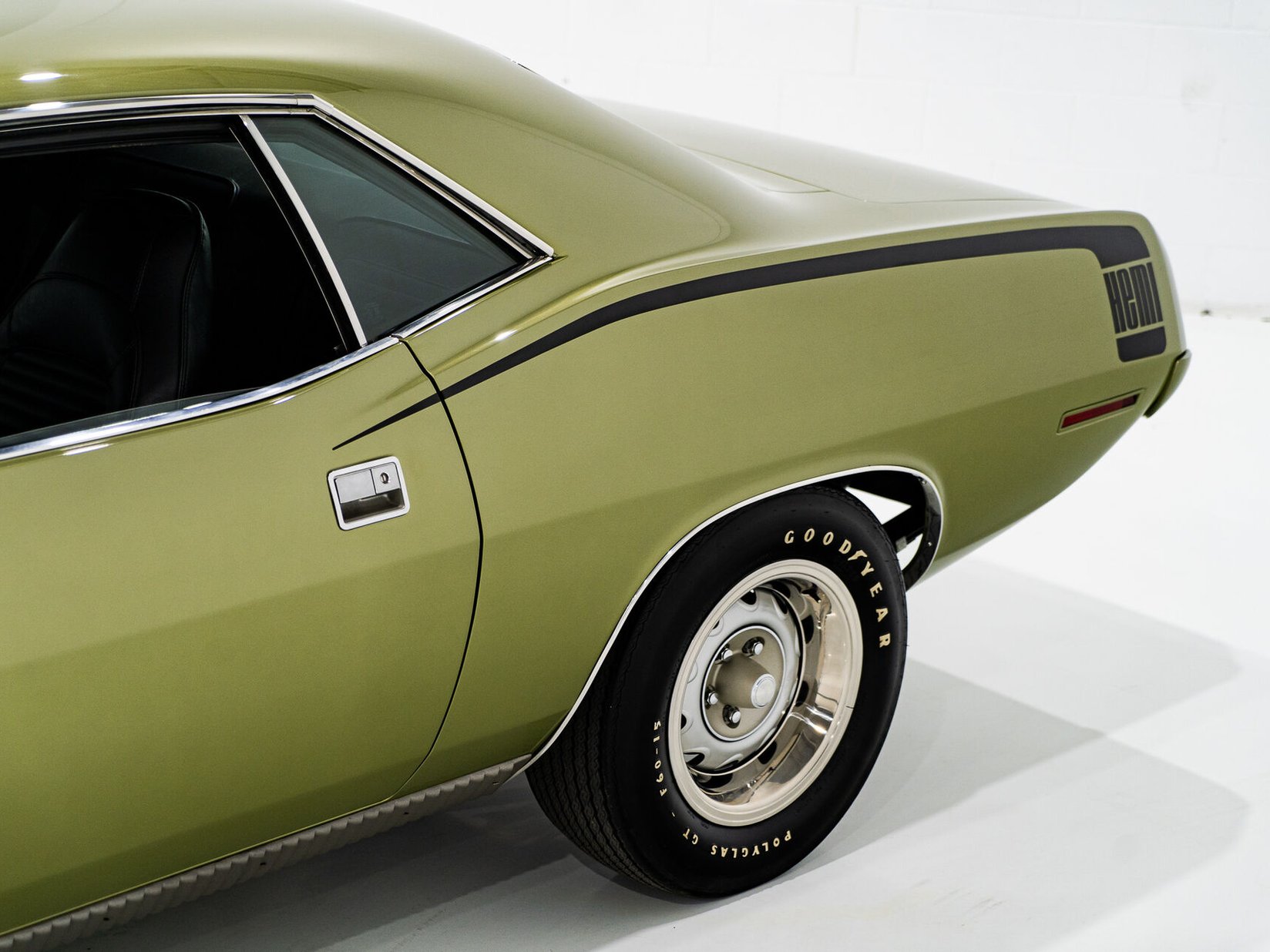 Plymouth HEMI Cuda 1 de 3 Exemplaires Utilisés par la Division Course de Chrysler France **PRIX EN USD** 1970 Vert Montréal - photo #5