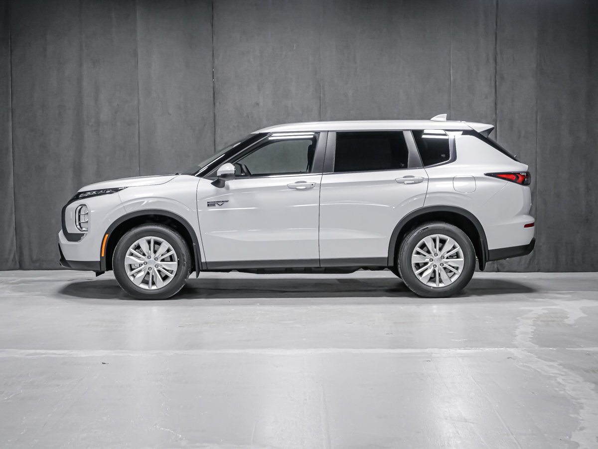 Mitsubishi Outlander PHEV ES 2026 Fini taillé diamant Blanc de qualité supérieure Montréal - photo #2