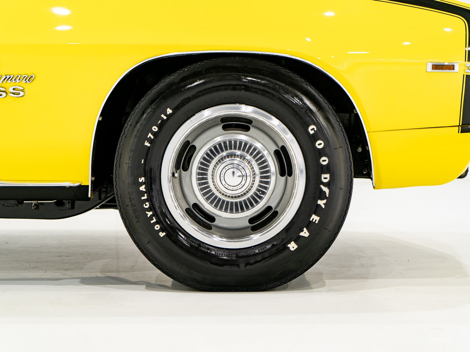 1969 Chevrolet Camaro SS **PRIX EN USD** With factory A/C Yellow Montreal - photo #35