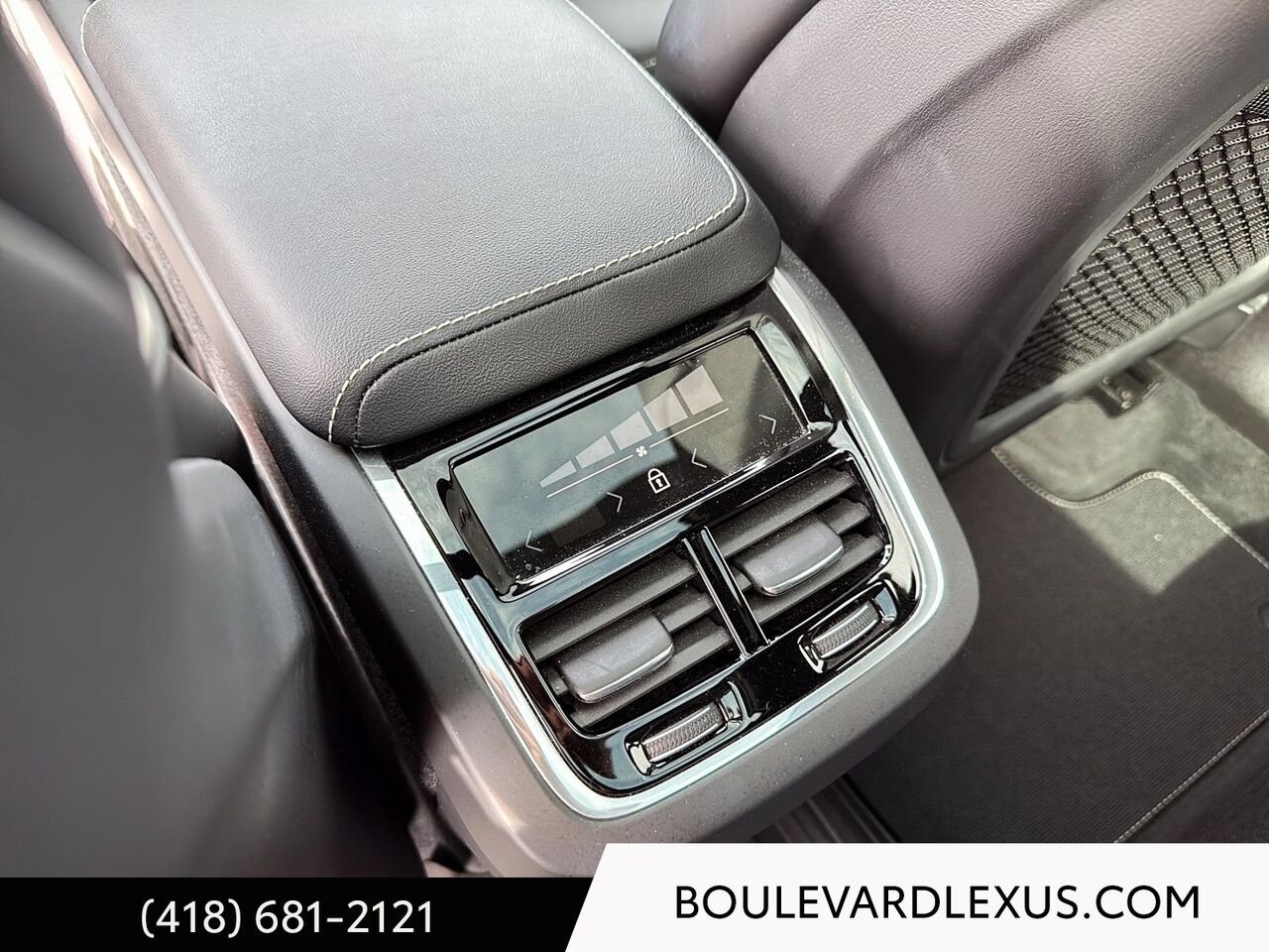 2022 Volvo XC60 19661A | B6 R-Design TI Black Quebec - photo #17