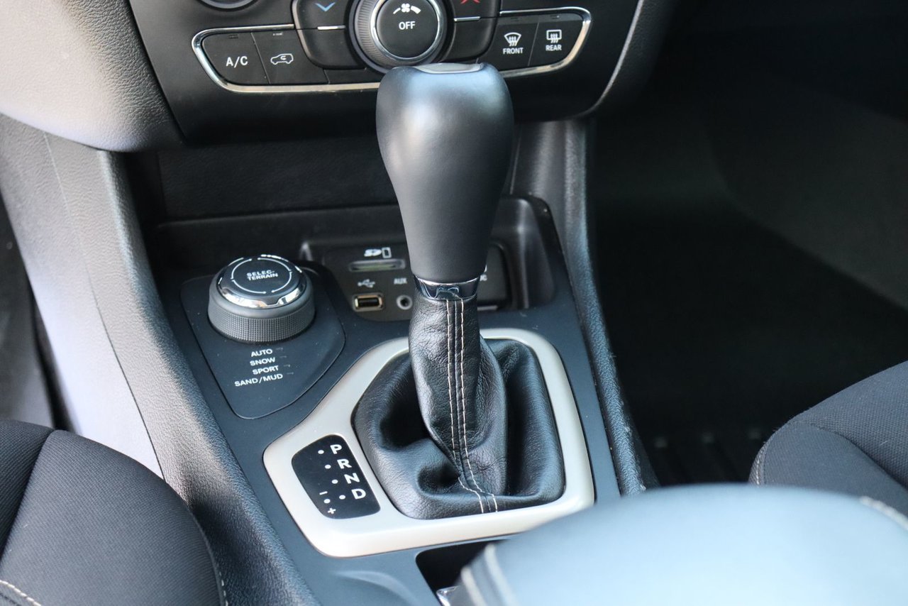 2016 Jeep Cherokee VIN 1C4PJMAS2GW378122 Black Chicoutimi - photo #11