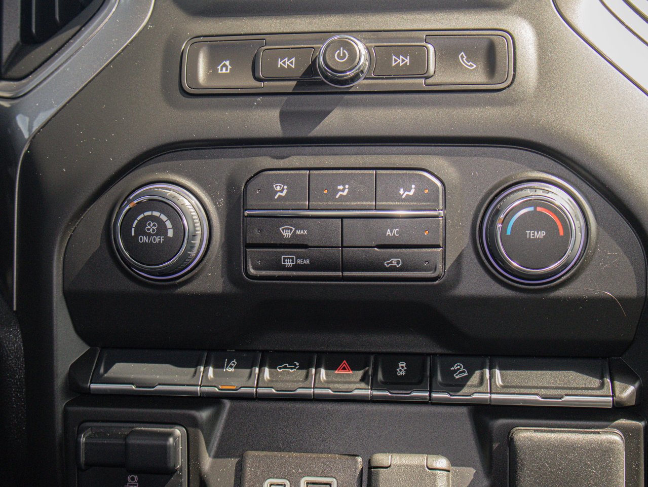 2025 Chevrolet Silverado 2500HD 4WD Crew Cab 159 Custom White Sherwood Park - photo #26