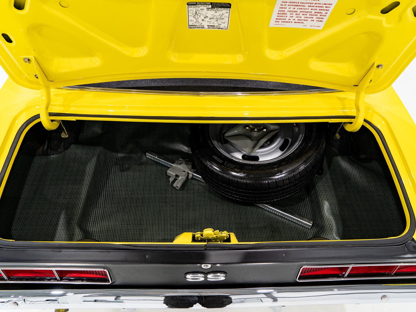 1969 Chevrolet Camaro SS **PRIX EN USD** With factory A/C Yellow Montreal - photo #71