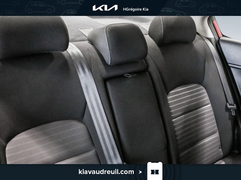2017 Kia Forte Red Blainville - photo #26