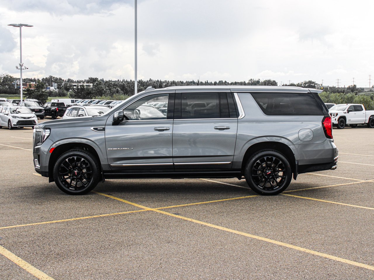 2022 GMC Yukon XL 4WD 4dr Denali Grey Sherwood Park - photo #4