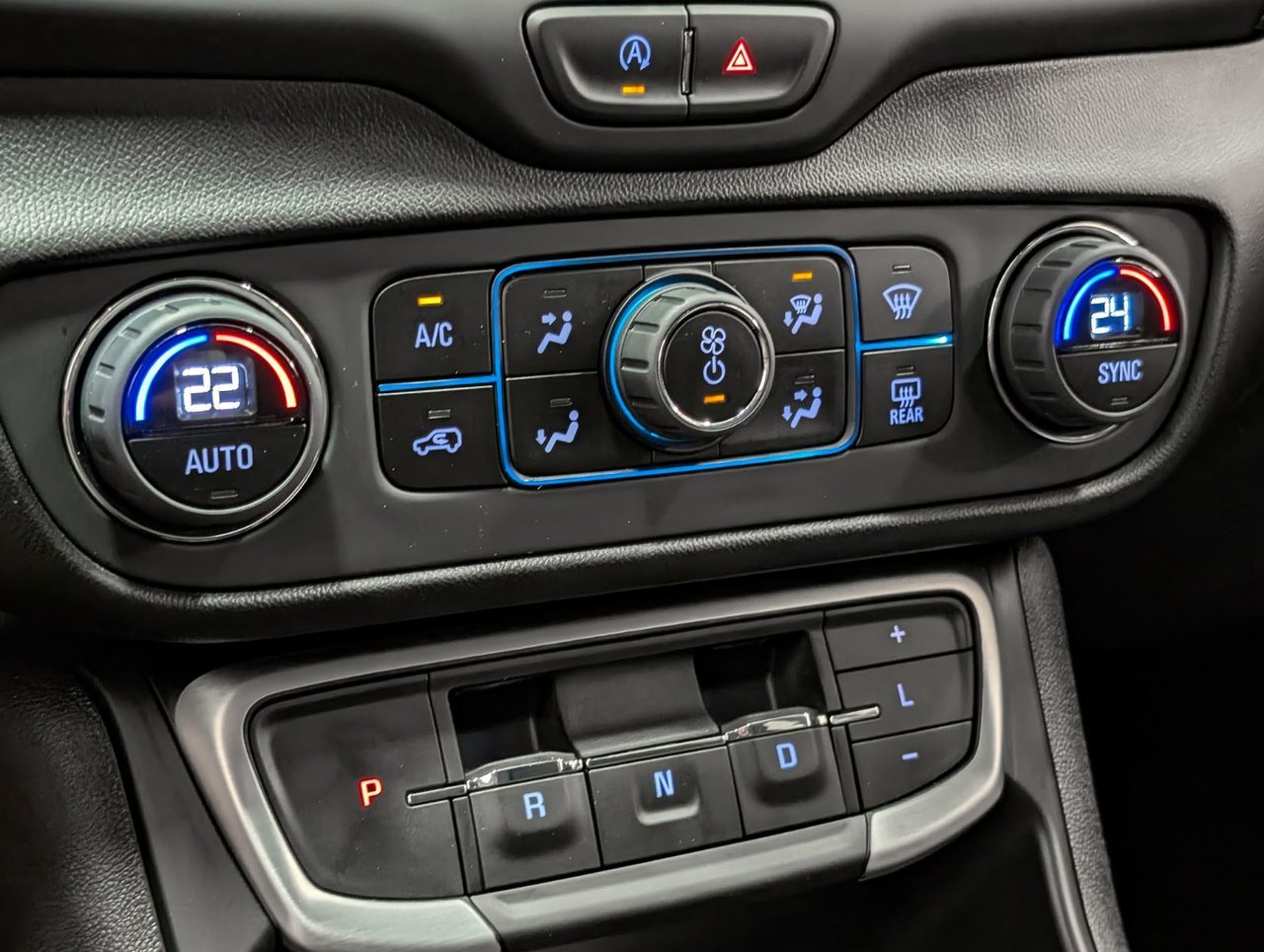 2023 GMC Terrain SLE Saint-Eustache - photo #12
