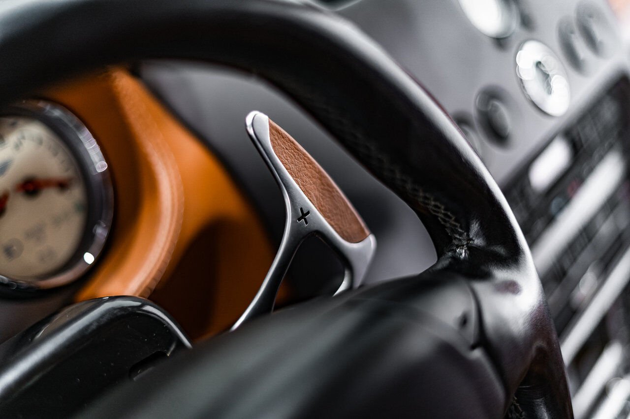 Aston Martin Vanquish PRIX EN USD | ORIGINAL MSRP OF $225,000 USD - FACTORY UPGRADE TO VANQUISH S TRANSMISSION 2003 Gris Montréal - photo #75