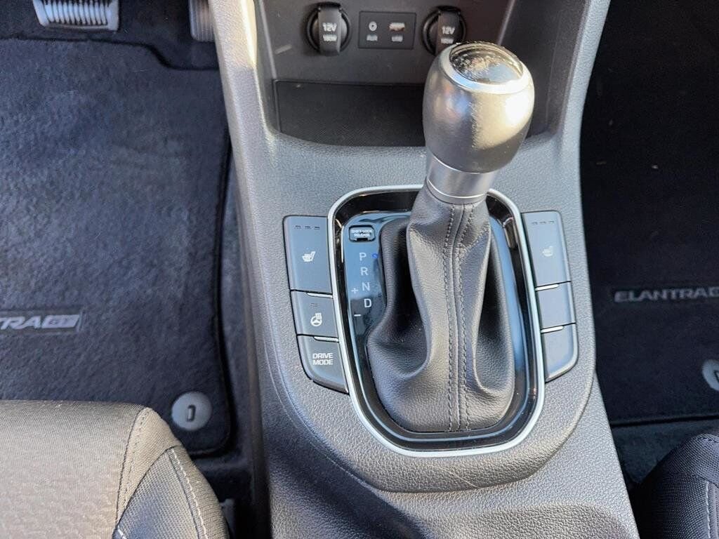 Hyundai Elantra GT NIV KMHH35LE4JU042398 2018 Blanc Chicoutimi - photo #15