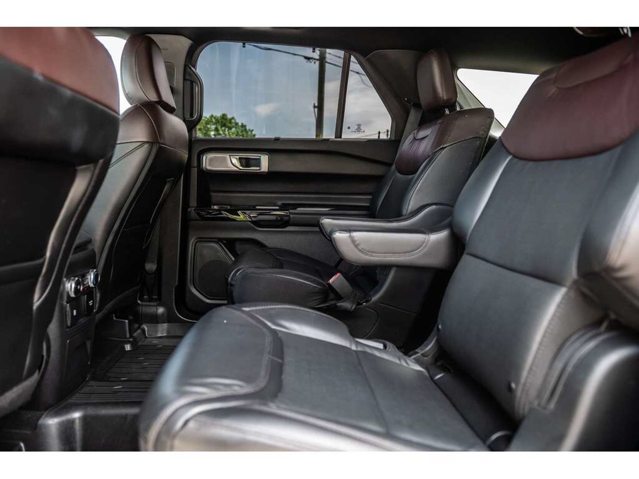 2023 Ford Explorer White Sainte-Julienne - photo #32