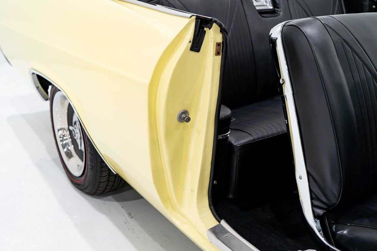 1965 Chevrolet Impala SS *PRIX EN USD* 396/325HP 4spd frame off restoration Yellow Montreal - photo #88