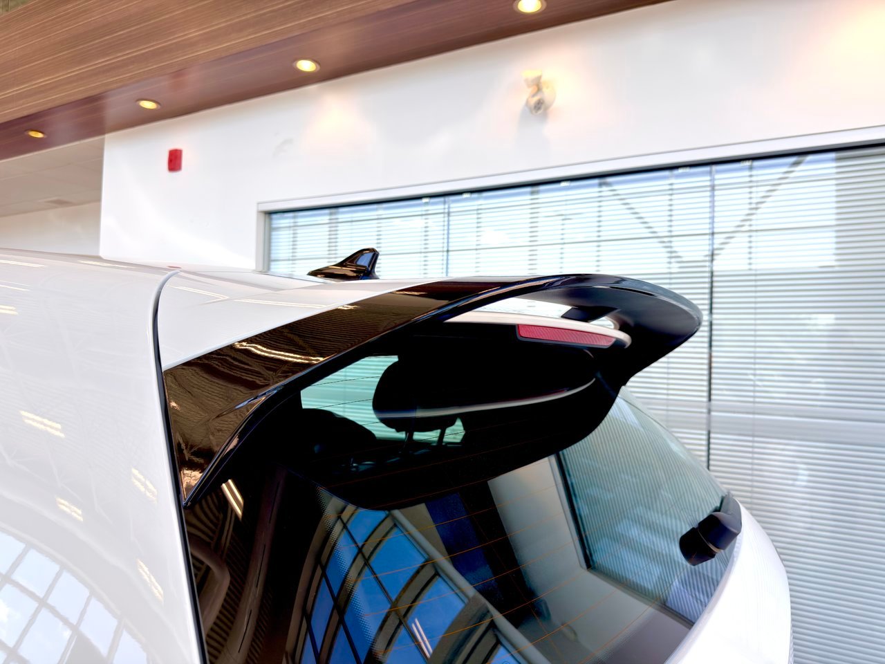 2023 Volkswagen Golf R White Notre-Dame-des-Prairies - photo #12