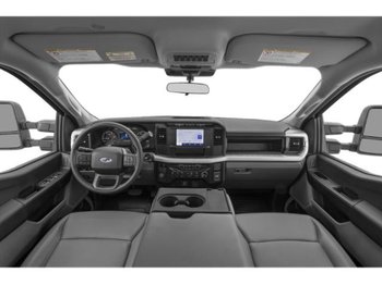 Ford Super Duty F-350 à roues arrière simples XLT