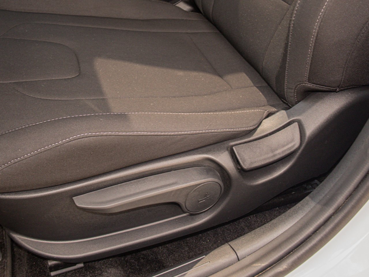 2026 Hyundai Elantra Preferred IVT White Sherwood Park - photo #16