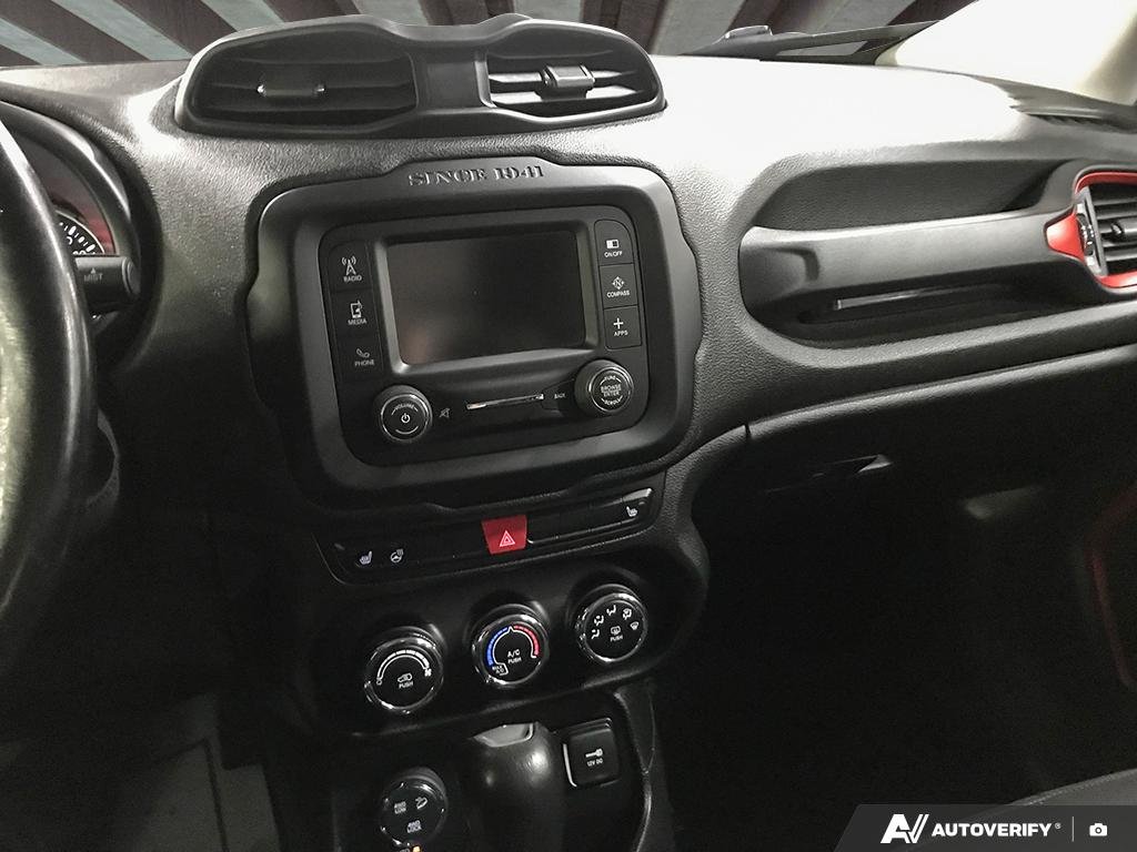 2016 Jeep Renegade 264007B | Trailhawk White Edmonton - photo #18