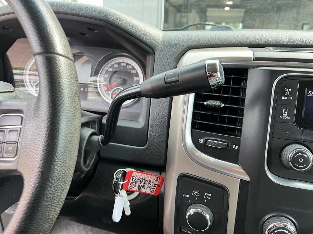 2015 Ram 2500 VIN 3C6UR5JL7FG623673 White Chicoutimi - photo #16