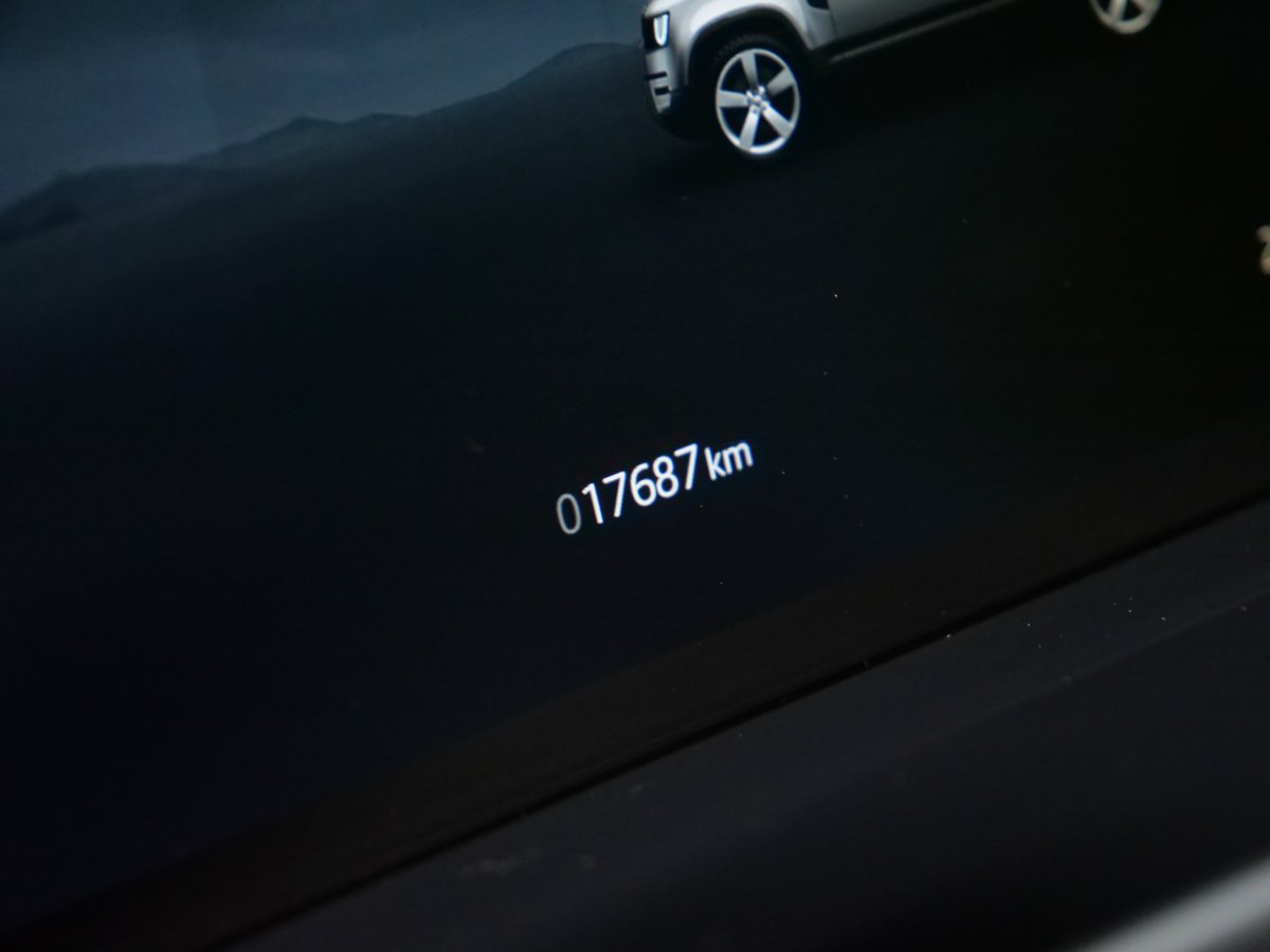 2025 Land Rover Defender S Green Montreal - photo #18