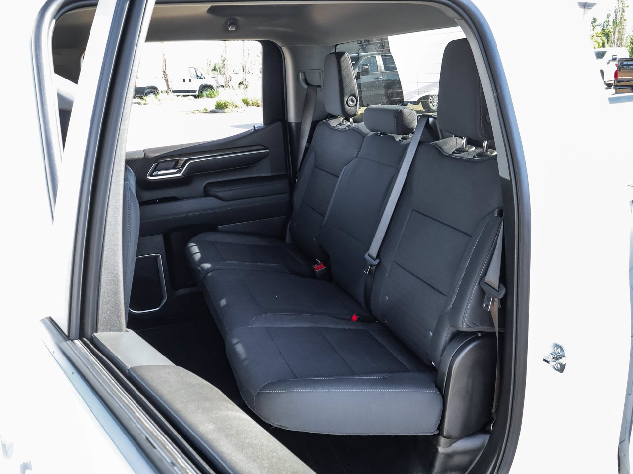 2025 Chevrolet Silverado 1500 4WD Crew Cab 147 LT White Sherwood Park - photo #15