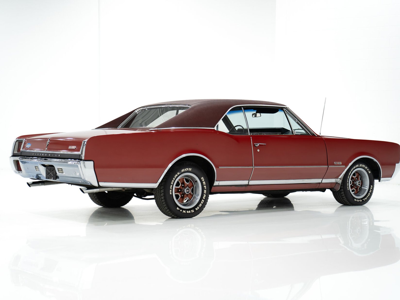 Oldsmobile Cutlass 442 *PRIX EN USD* Numéros entièrement Matching Non restaurée Repeinte une seule fois 1967 Rouge Montréal - photo #7
