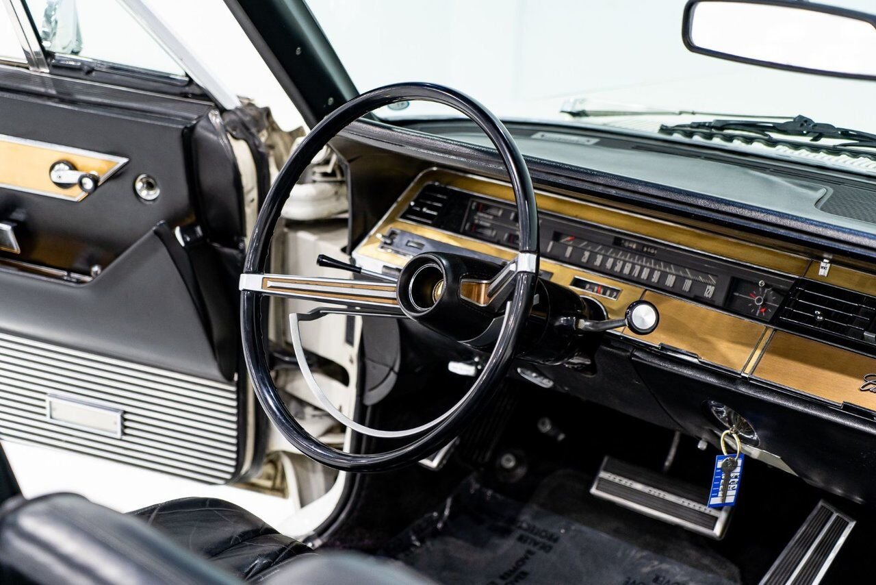 Chrysler IMPERIAL Unrestored with only 31,056 original miles **PRICE IN USD** 1968 Blanc Montréal - photo #12