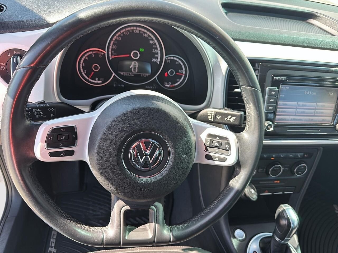 2015 Volkswagen Coupé Beetle White Rouyn-Noranda - photo #10