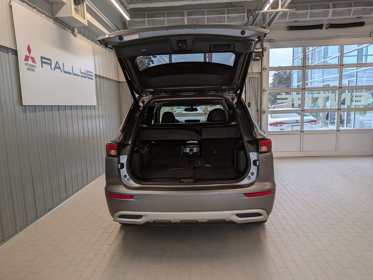 2024 Mitsubishi Outlander Grey Gatineau - photo #3