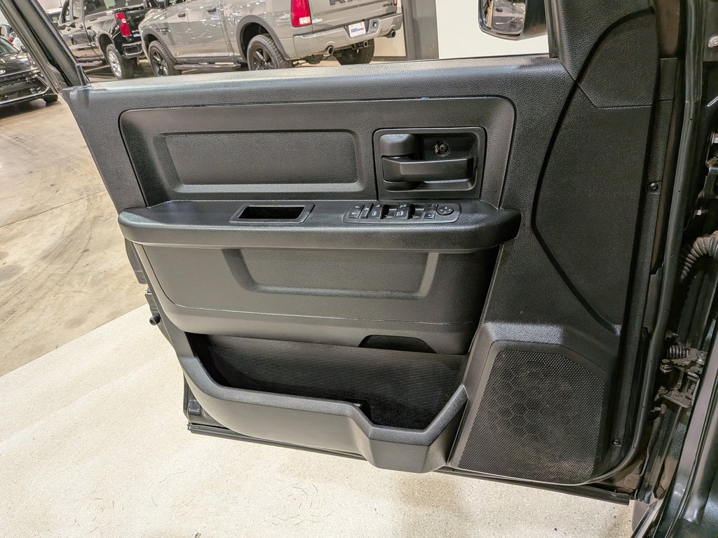 Ram 1500 Express 4x4 Quad Cab 6'4" Box *Ltd Avail* 2018 Noir Val-David - photo #27