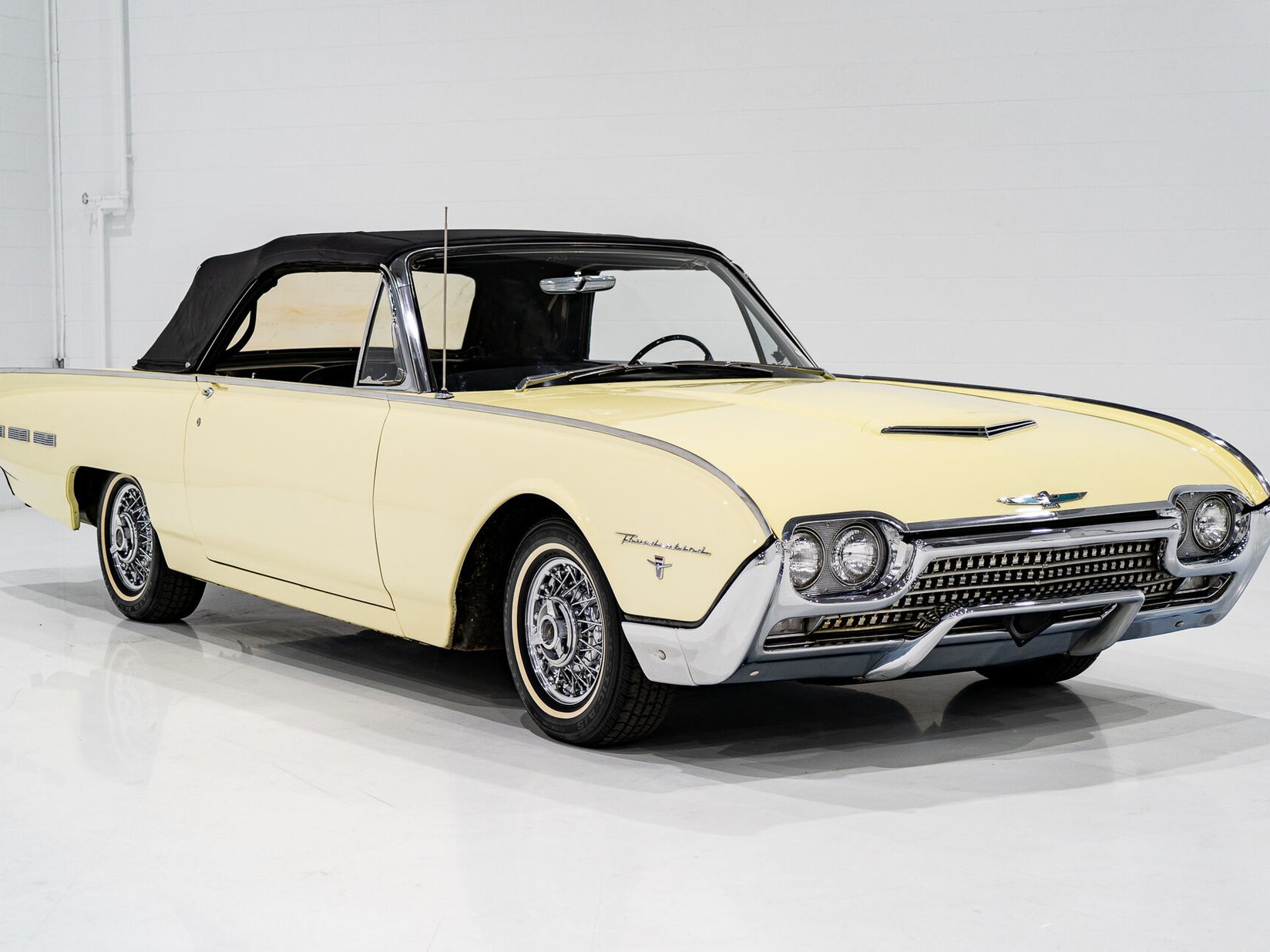 Ford Thunderbird Beautifully Presented From Older Restoration with original bill of sale 1962 Jaune Montréal - photo #47