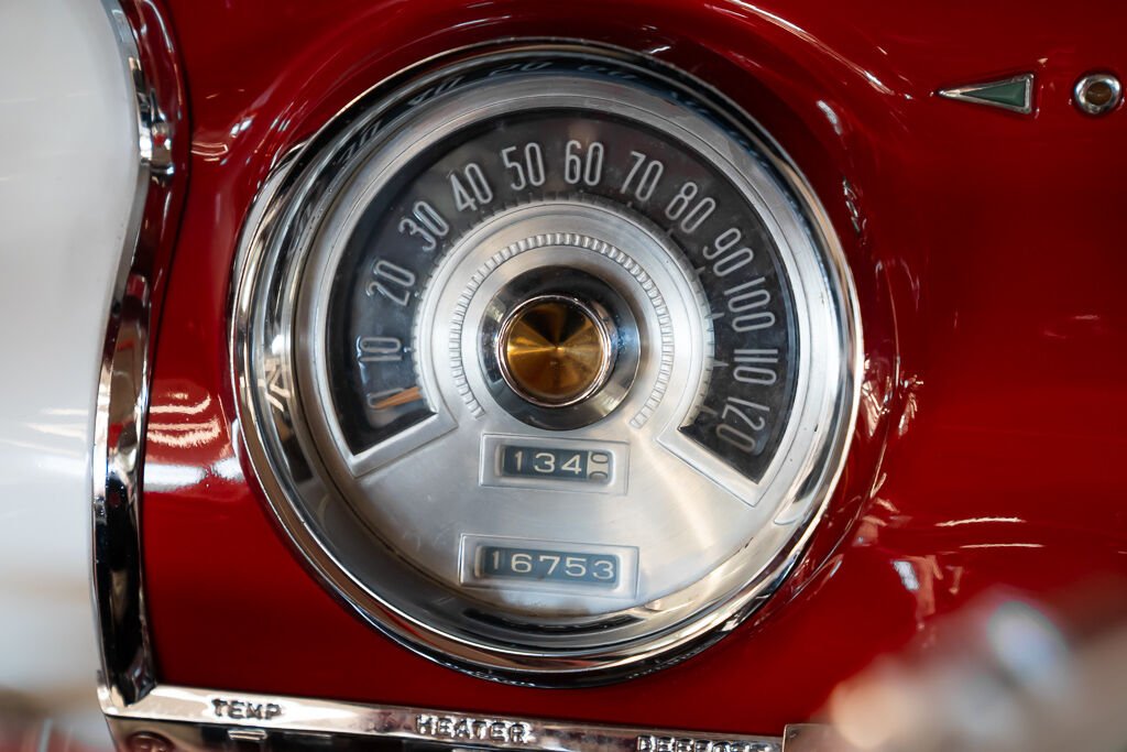 1955 Chrysler New Yorker PRIX IN USD St.Regis | CAR IN MILES Red Montreal - photo #13