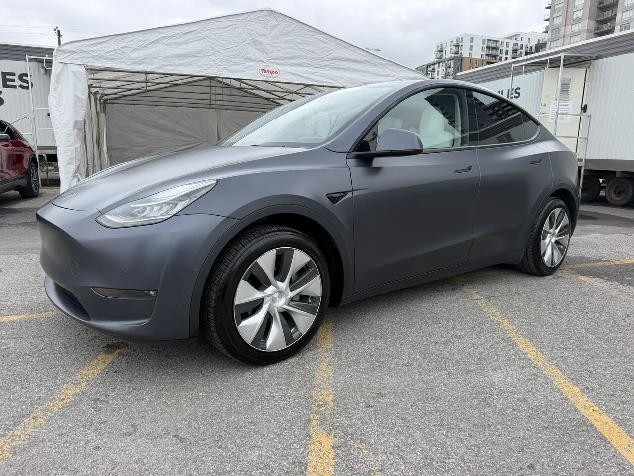 Tesla Model Y LONG RANGE AWD 7 PASSAGERS 2022 Argent Laval - photo #0