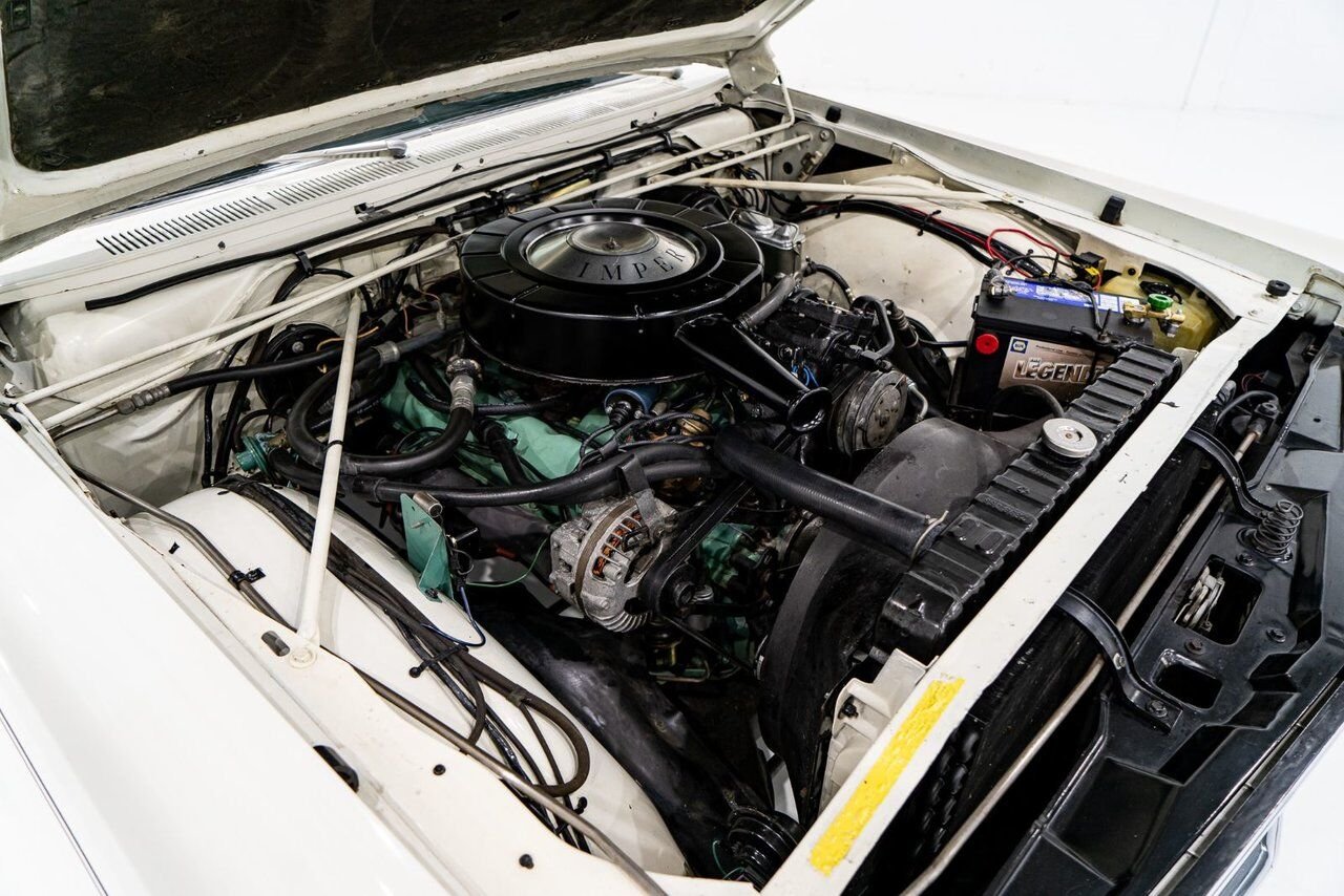 Chrysler IMPERIAL Unrestored with only 31,056 original miles **PRICE IN USD** 1968 Blanc Montréal - photo #15