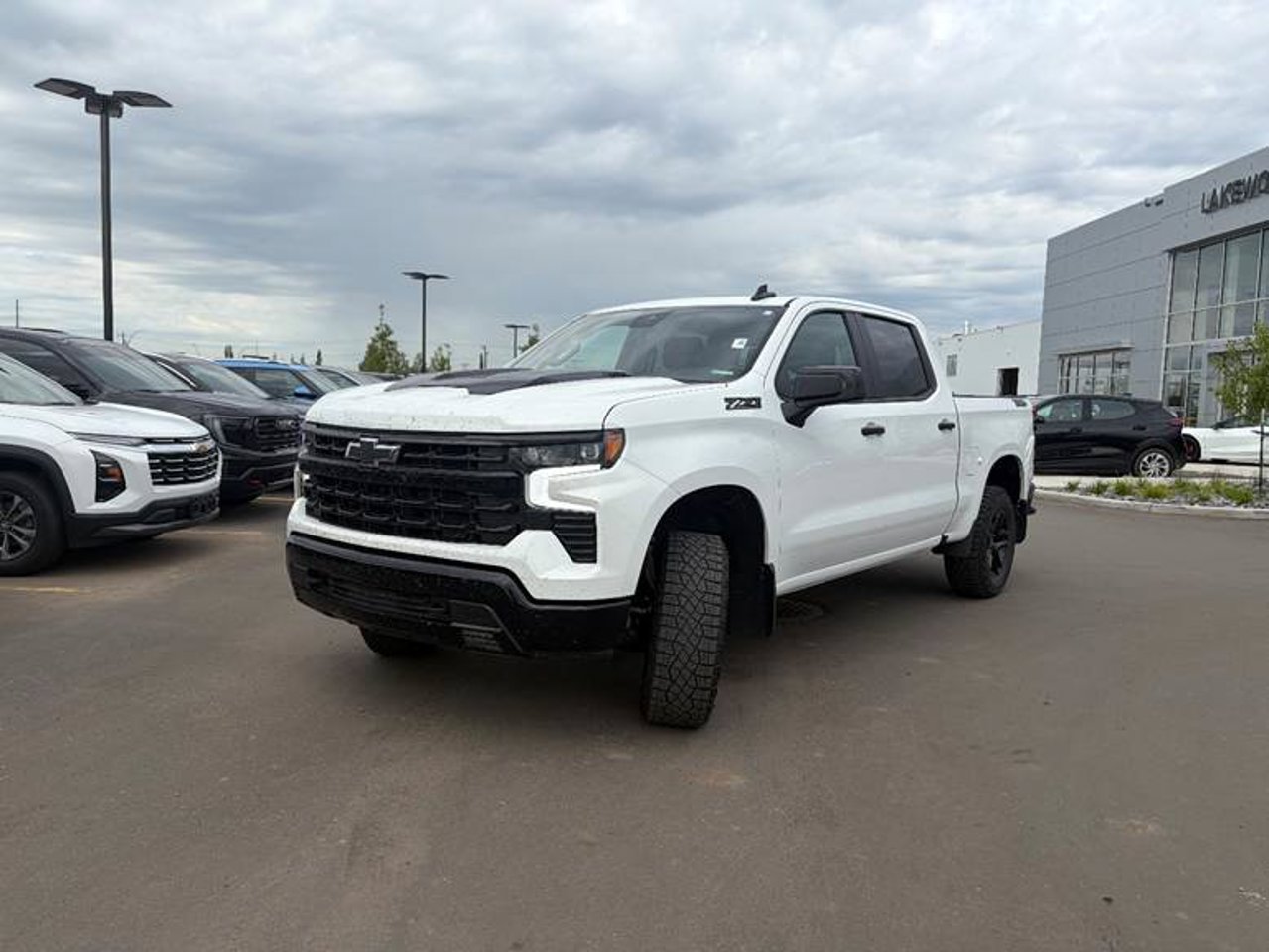 2025 Chevrolet Silverado 1500 4WD Crew Cab 147 LT Trail Boss White Sherwood Park - photo #2