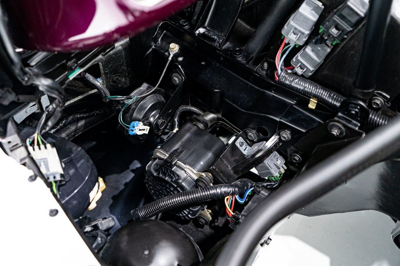 Chevrolet Corvette *PRIX EN USD* RPO Z4Z PACE CAR PRESENTED IN DELIVERY PACKAGING WITH ONLY 192MILES (307KM) FROM NEW 1995 Blanc Montréal - photo #121