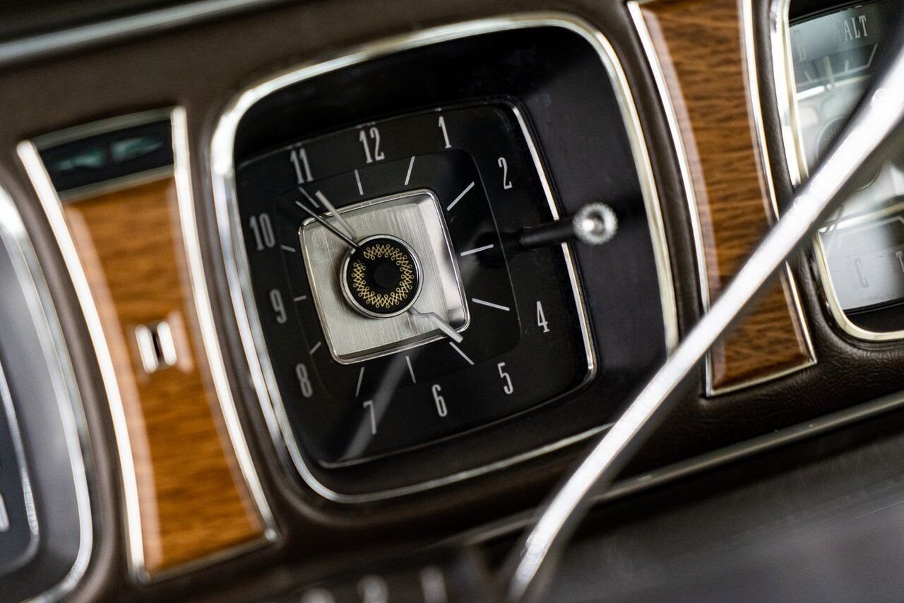 Lincoln Continental Only 687 miles from new. Unrestored example **PRICE IN USD** 1969 Or Montréal - photo #58
